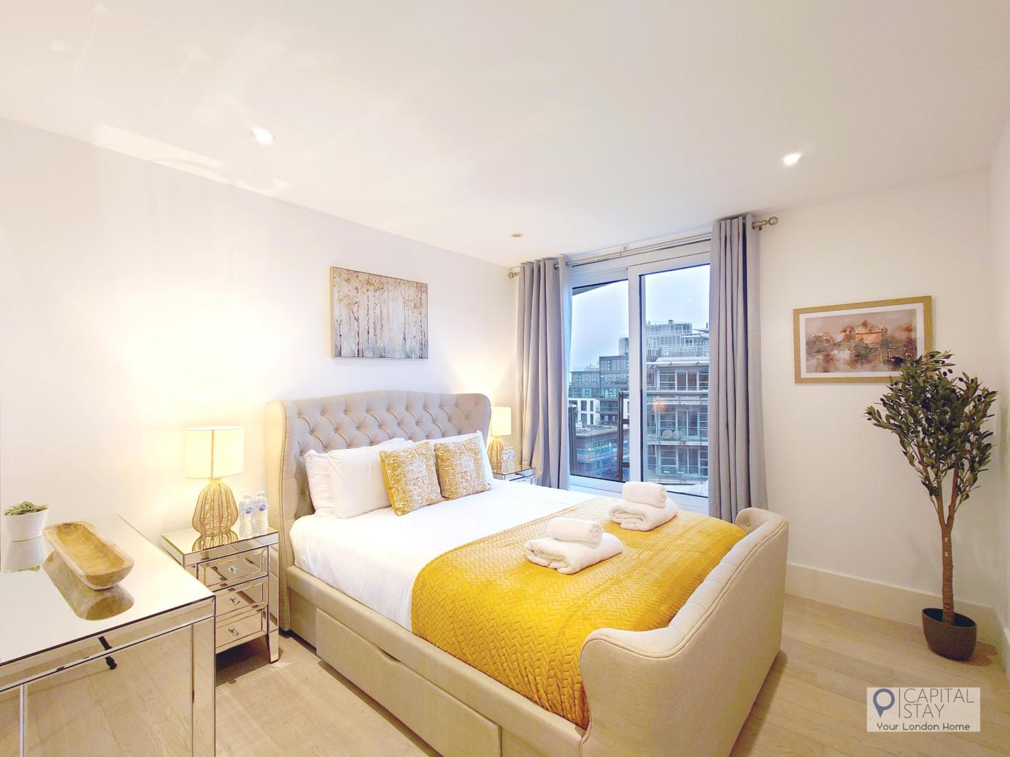 3 Bed Serviced In Battersea - River Views Apartment