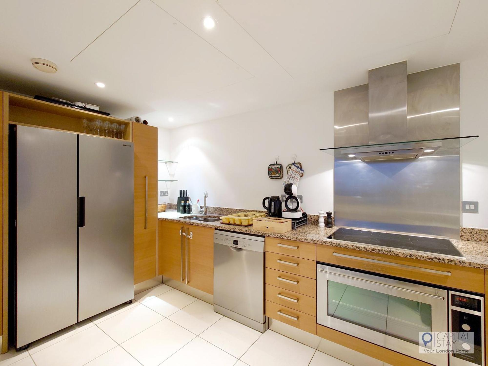 Apartment 3 Bed Serviced In Battersea - River Views London