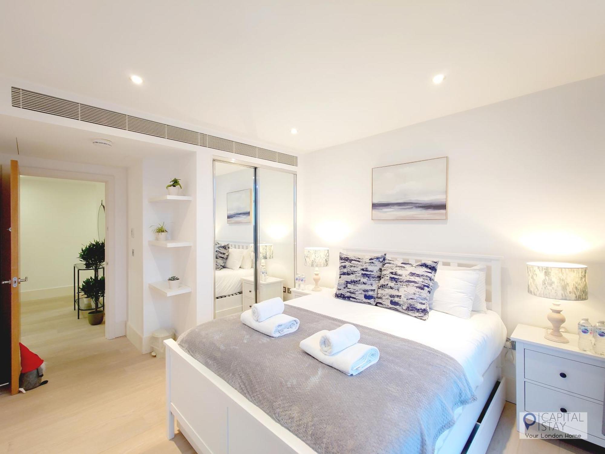 3 Bed Serviced In Battersea - River Views * London